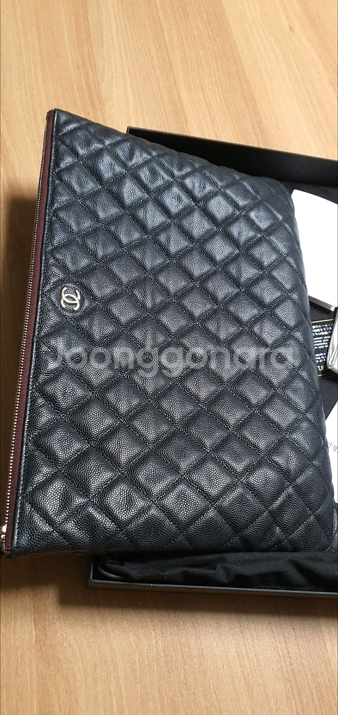 샤넬 캐비어 클러치백 라지 정품A급(감정O)구찌프라다루이비통디올고야드셀린느보테가생로랑--2