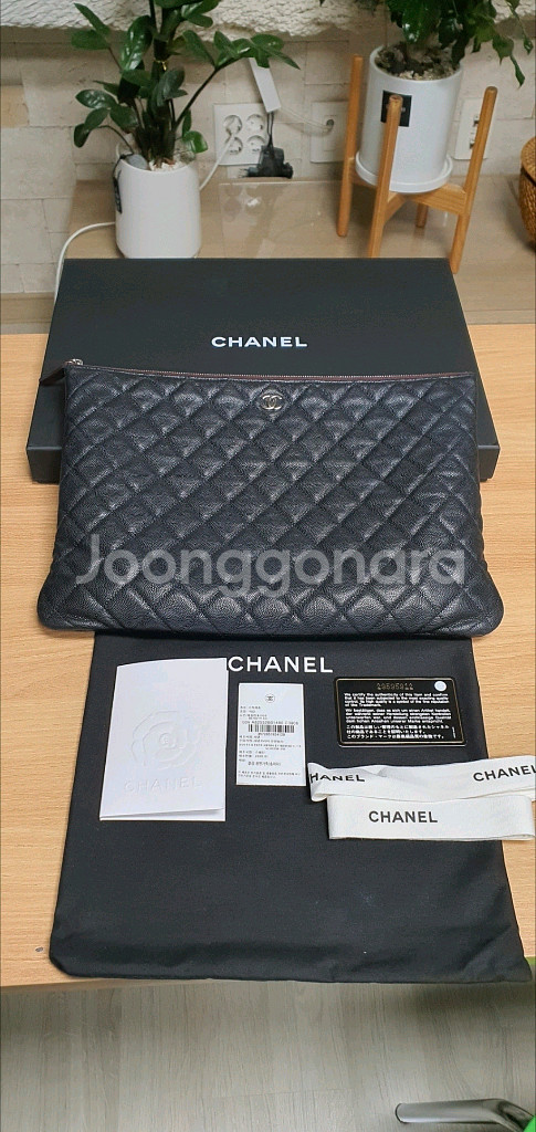 샤넬 캐비어 클러치백 라지 정품A급(감정O)구찌프라다루이비통디올고야드셀린느보테가생로랑--1