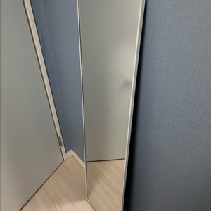 흰색 프레임 전신 거울