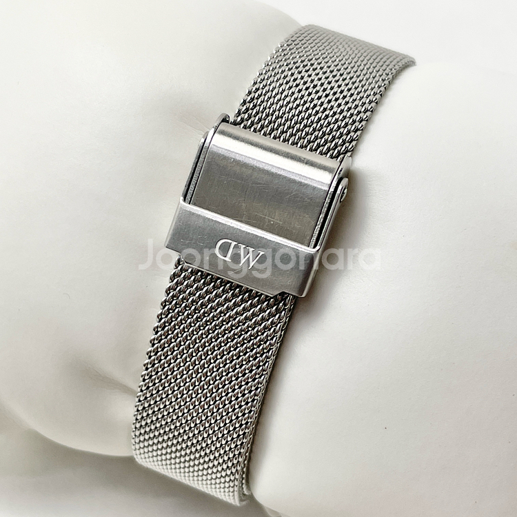 [중고] 다니엘웰링턴 클래식 실버 메탈 손목 시계--1