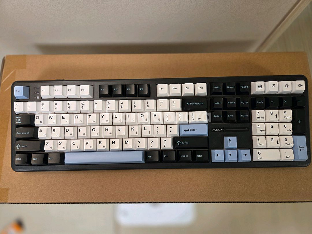 (미개봉) 독거미 AULA F108 저소음솜사탕축--1