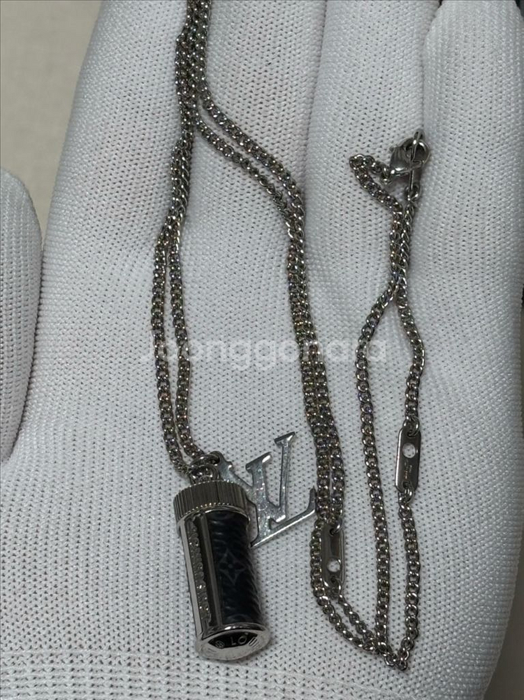 루이비통 모노그램 이클립스 참스 목걸이--6