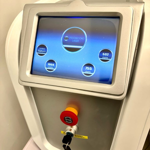 피코토닝 레이저 반영구 문신 제거