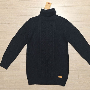 (새상품)써스데이 아일랜드 니트 폴라티 85(S)