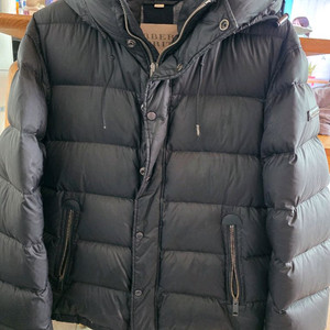 버버리 남성 패딩 M 사이즈