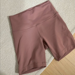 룰루레몬 쇼츠 사이즈 6