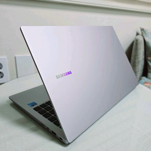 외관 아주 깨끗한 삼성 갤럭시북2 노트북(거의새것,포토샵,오토캐드가능)