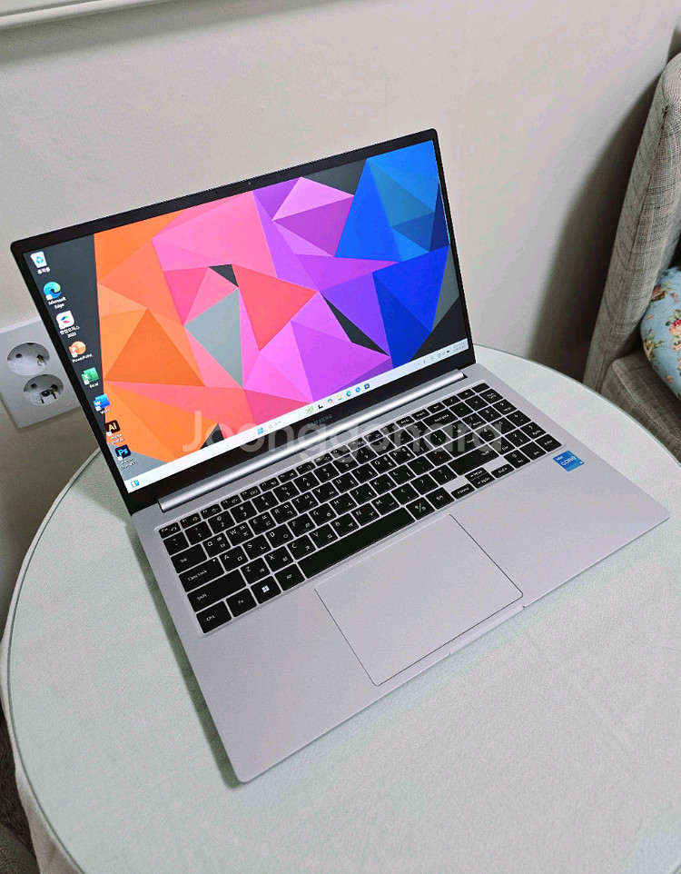 외관 아주 깨끗한 삼성 갤럭시북2 노트북(거의새것,포토샵,오토캐드가능)--6