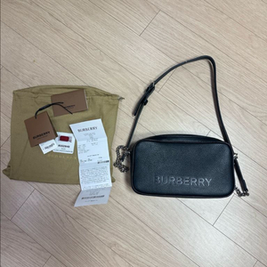 버버리 로고 카메라 크로스백 스몰 블랙 1회착