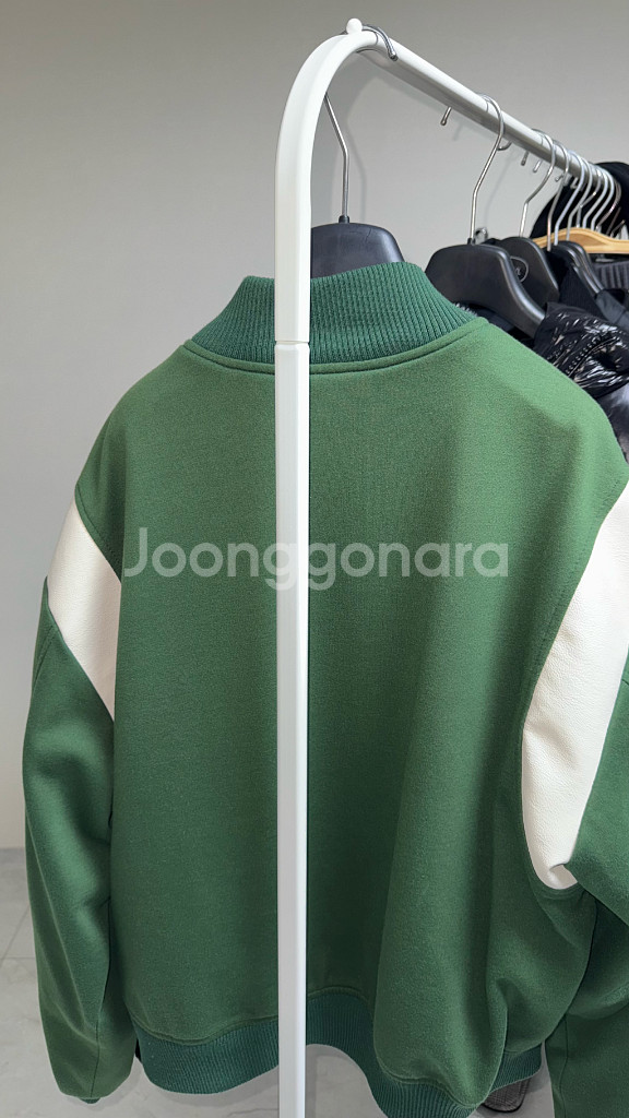 그린컬러 바람막이 바시티 자켓--1