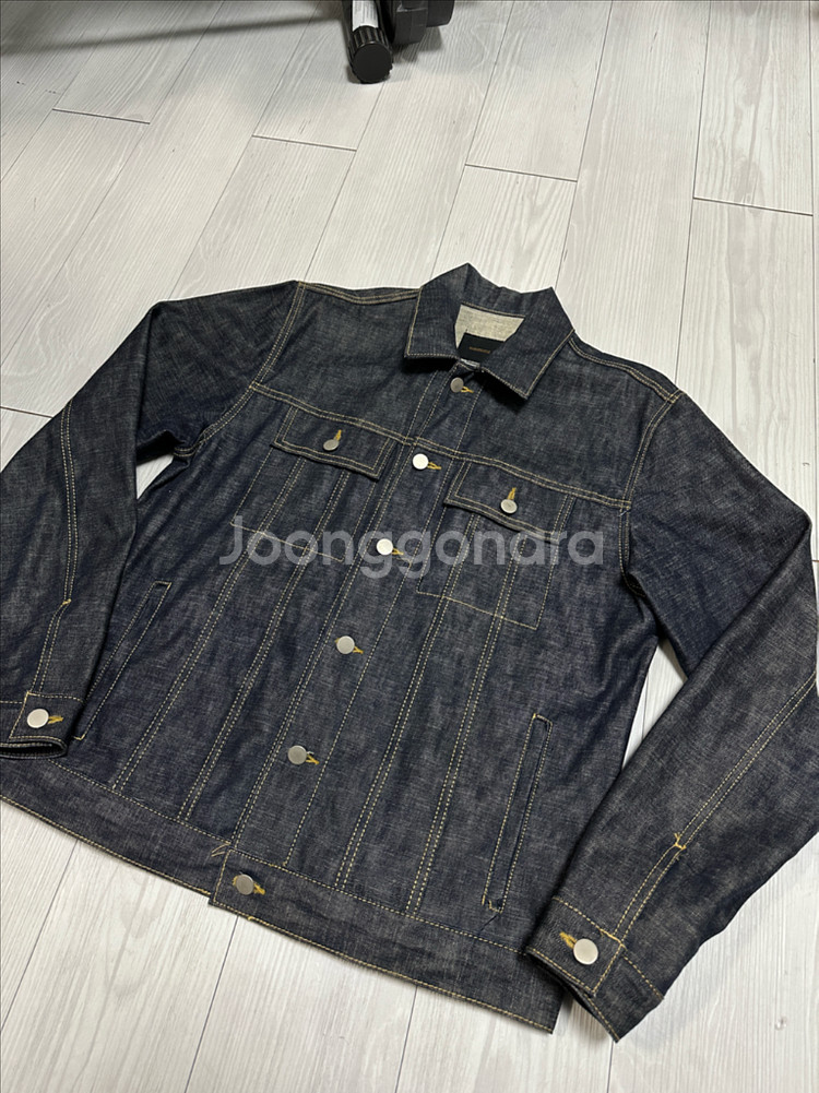 생지데님 트러커 자켓 100 팔아요--3