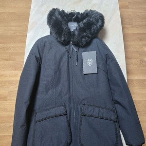 [정품] 노비스 민디 블랙퍼 / 블랙 여성 패딩 M사이즈 새상품급 팝니다.