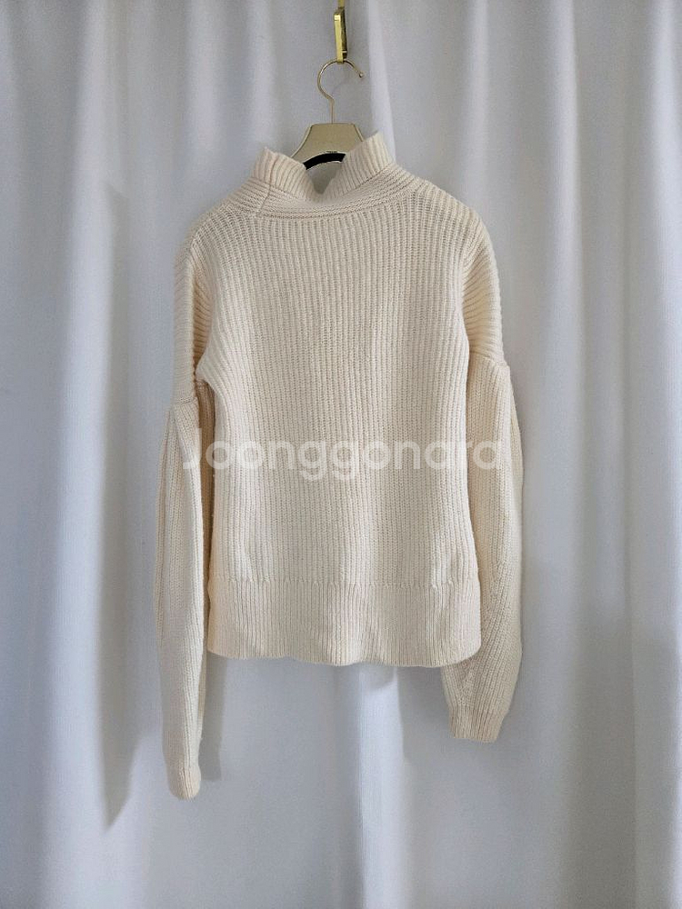 클럽모나코 러플 니트--3