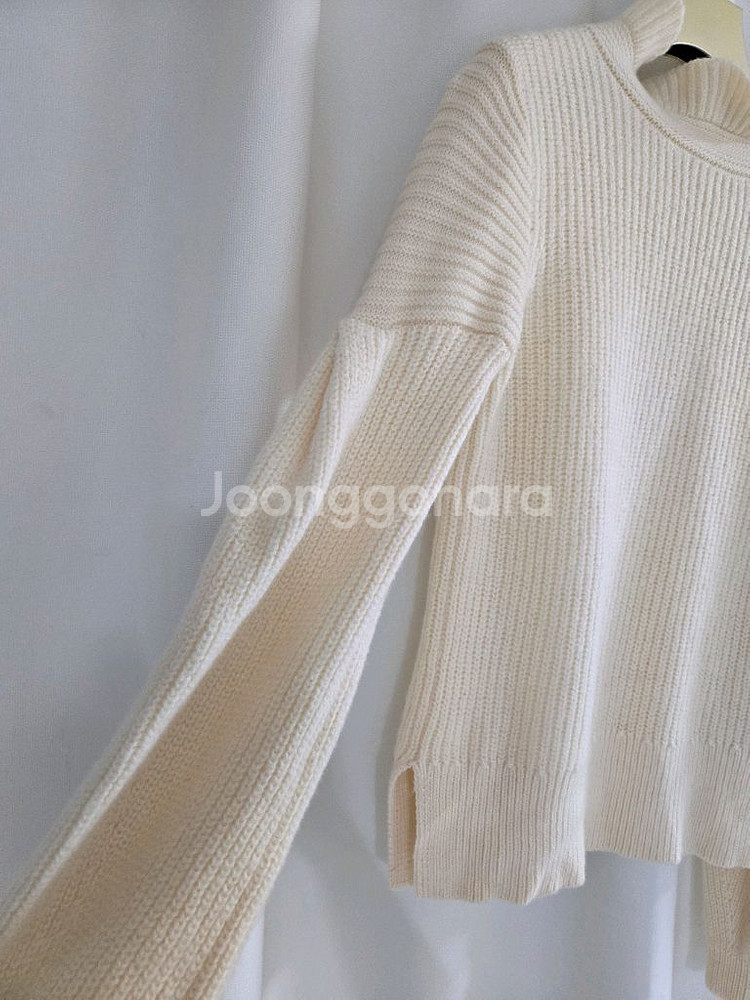 클럽모나코 러플 니트--2