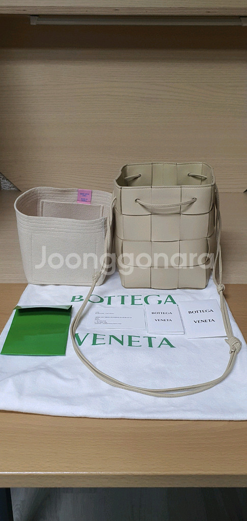 보테가 버킷백/크로스백 스몰 정품S급(감정O)구찌프라다루이비통디올고야드샤넬셀린느생로랑--1