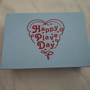 플레이브 2주년 팝업 뱃지세트