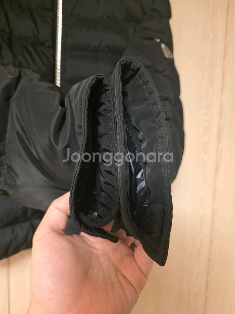 [24FW / 52 ] 프라다 삼각로고 다운 숏 패딩 자켓 블랙--3