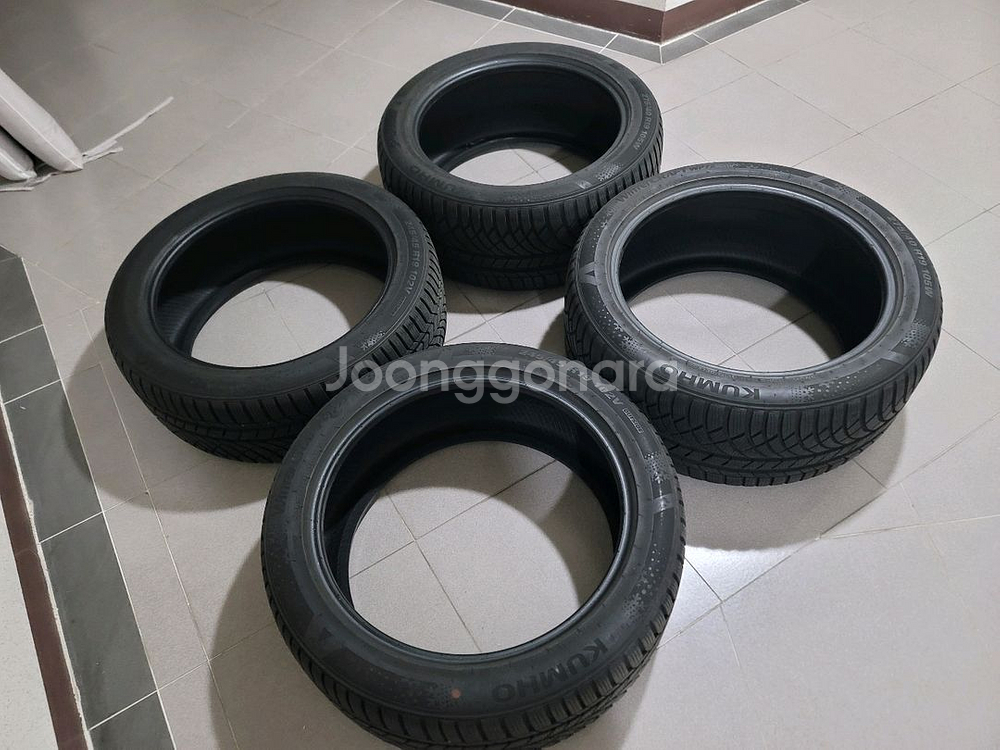 금호윈터wp72 245-45R19,275-40R19팝니다--3