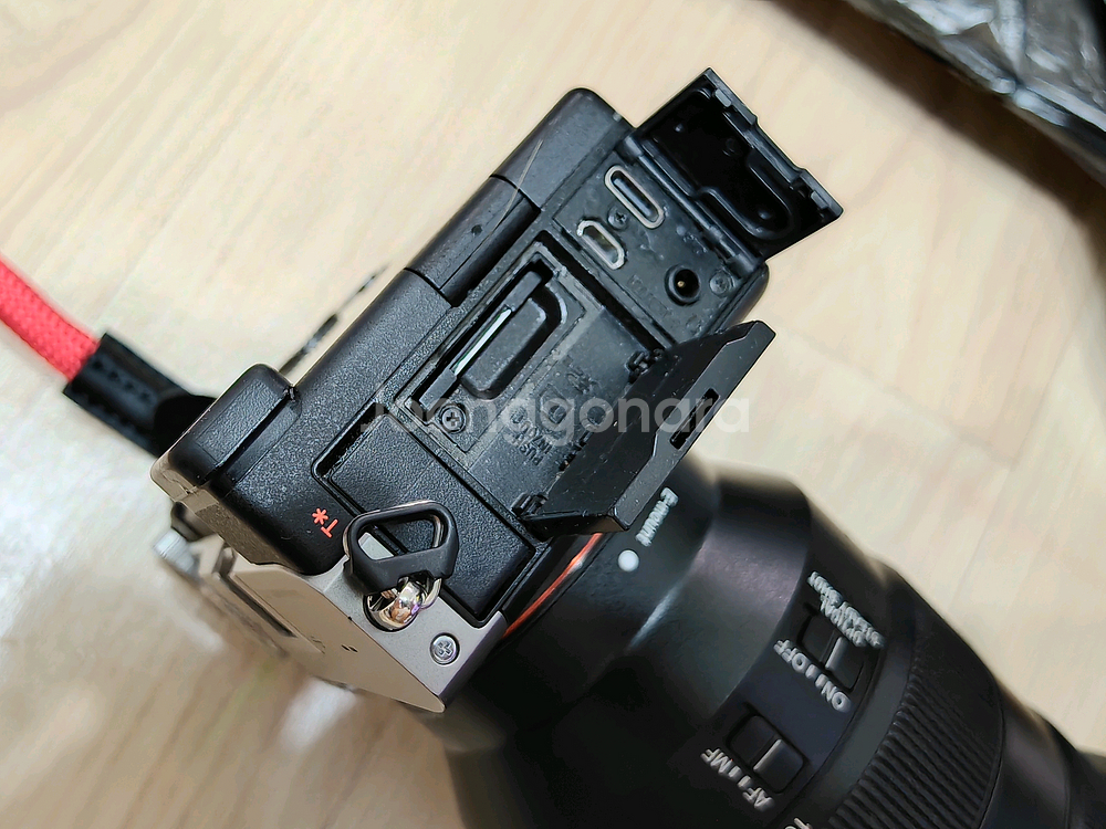 소니 a7c 바디 + FE 4/24-105G OSS 렌즈 일괄판매--6