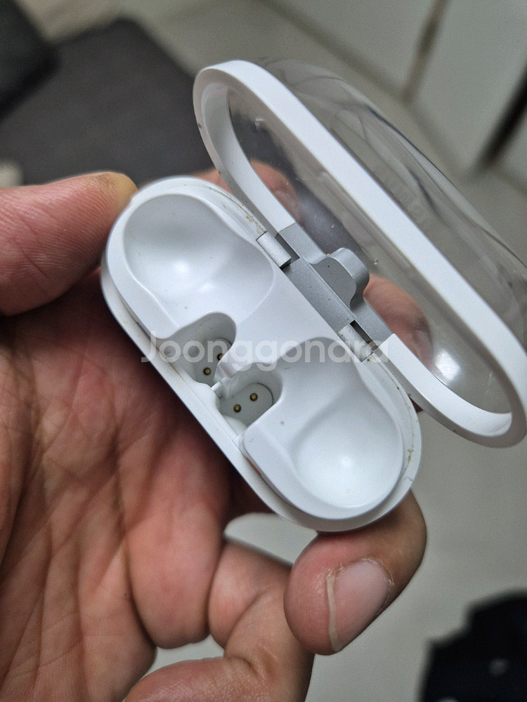 버즈3프로 본체 충전기--2