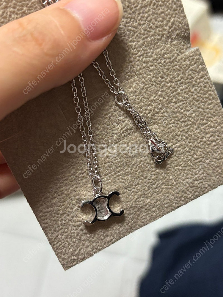 [새제품] 14k 셀린느 목걸이 화이트골드--2