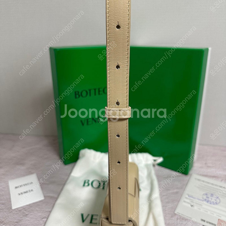 [새상품] 보테가베네타 미니 카세트백 베이지--6