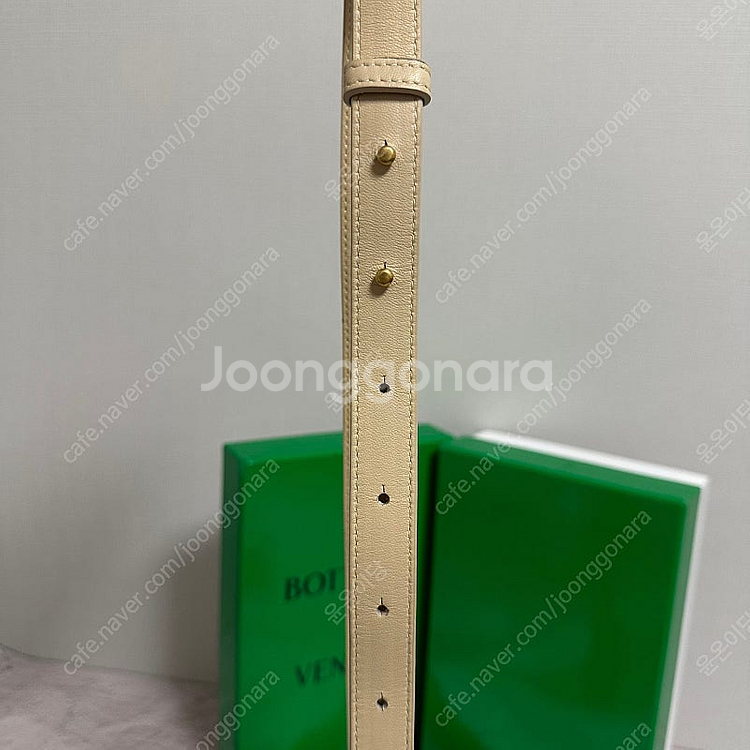 [새상품] 보테가베네타 미니 카세트백 베이지--7