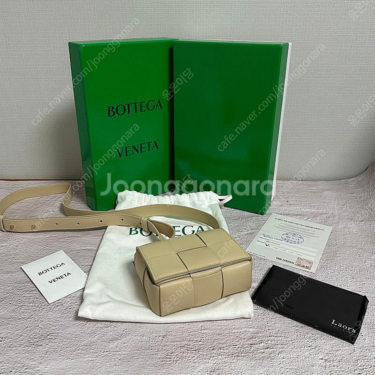 [새상품] 보테가베네타 미니 카세트백 베이지--9