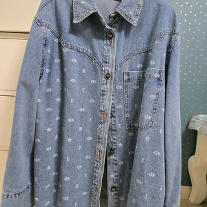 로고 패턴 데님 셔츠