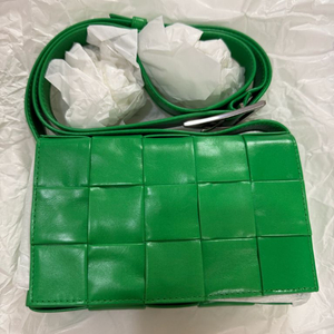 보테가베네타 스몰 카세트백 패러킷 그린 새상품