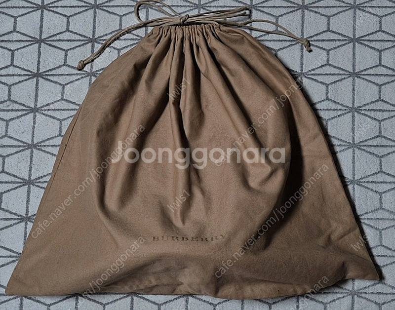 버버리 정품 버킷백 판매합니다(소가죽)--3