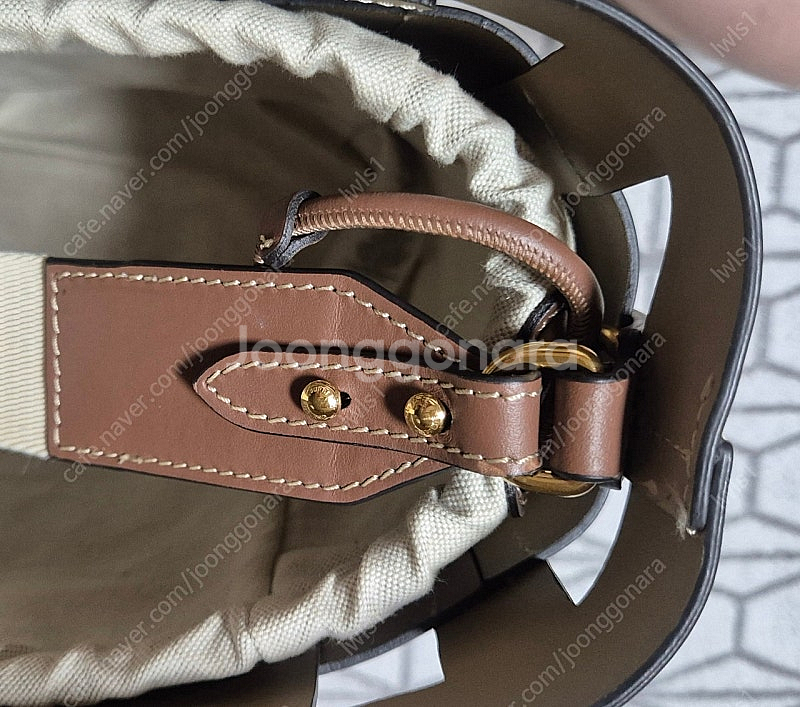 버버리 정품 버킷백 판매합니다(소가죽)--6