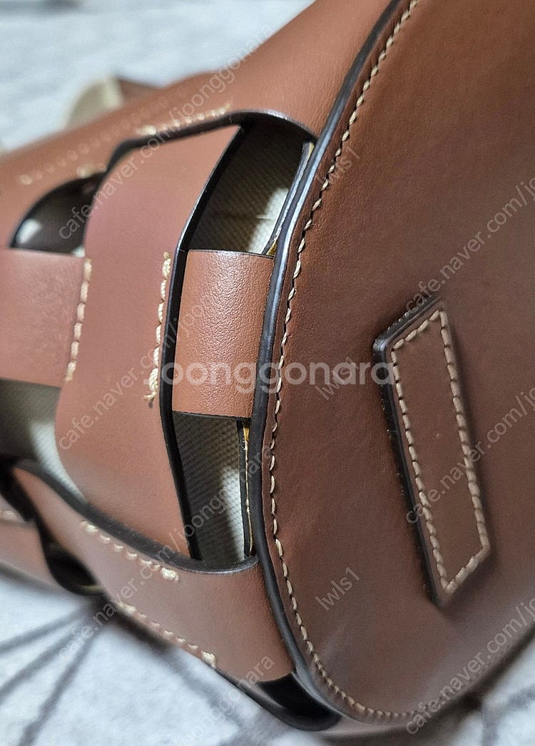 버버리 정품 버킷백 판매합니다(소가죽)--8