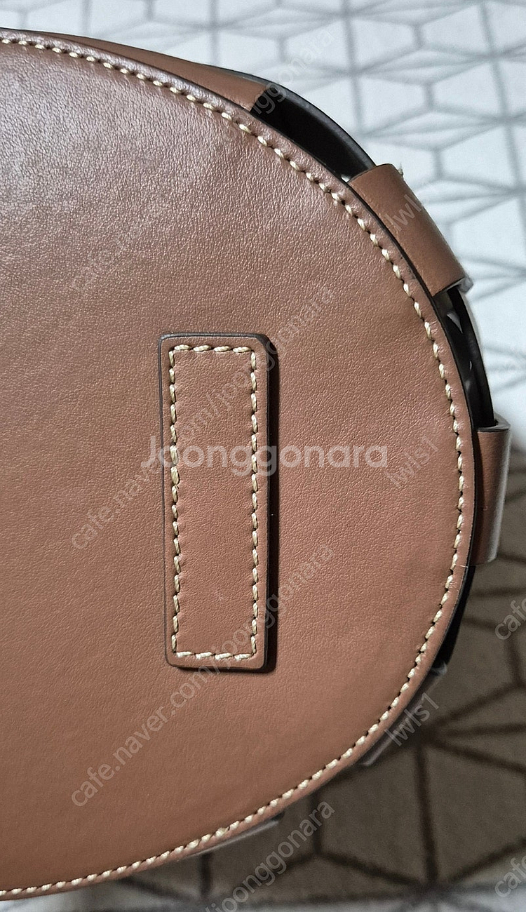 버버리 정품 버킷백 판매합니다(소가죽)--9