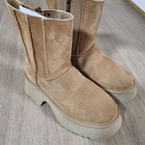 어그 청키 지퍼 힐 부츠