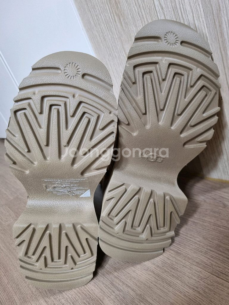 어그 청키 지퍼 힐 부츠--4