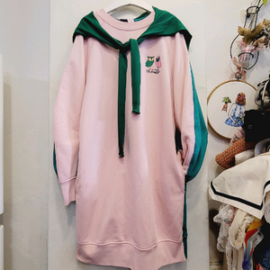 럭키슈에뜨 맨투맨 원피스