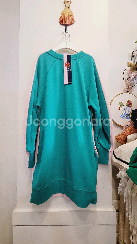 럭키슈에뜨 맨투맨 원피스--1