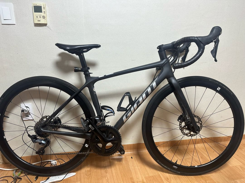 자이언트 tcr 어드밴스1 디스크 카본휠셋 세팅 급처 이미지