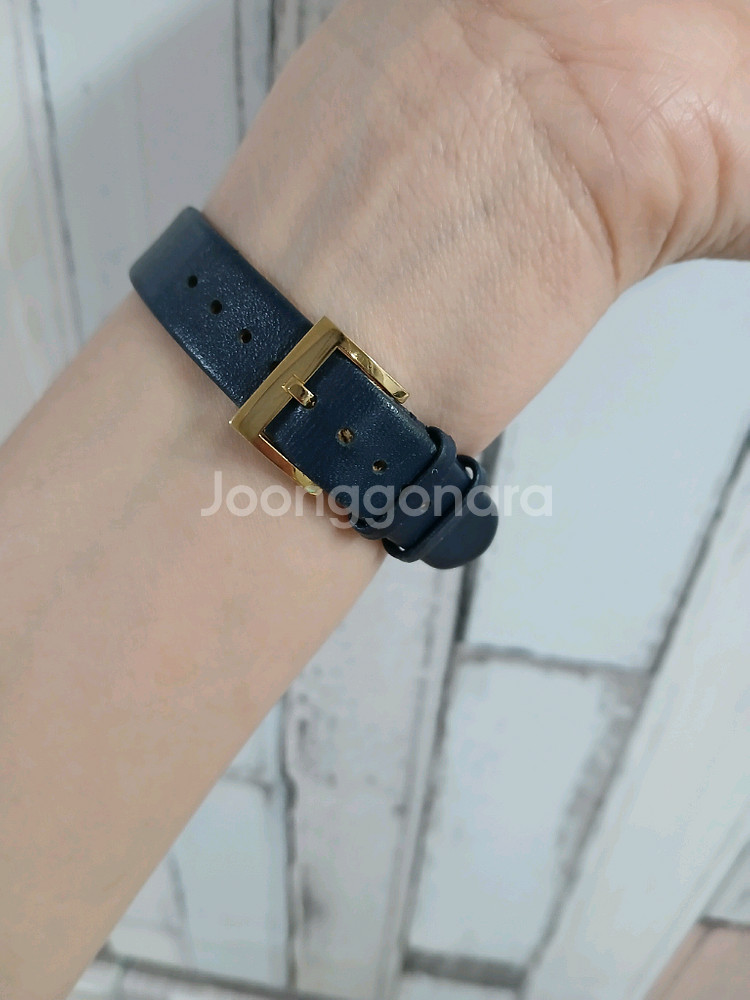 토리버치 콜린스 레더 시계89000원 정가48만원대 거의새것 상태최상--5