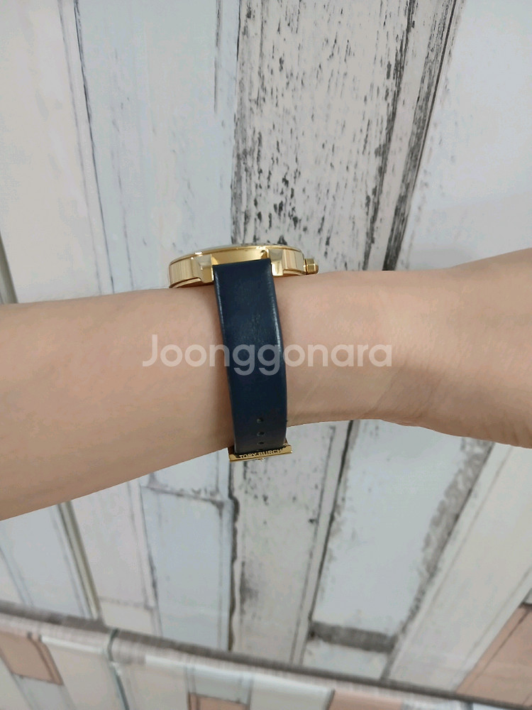 토리버치 콜린스 레더 시계89000원 정가48만원대 거의새것 상태최상--1