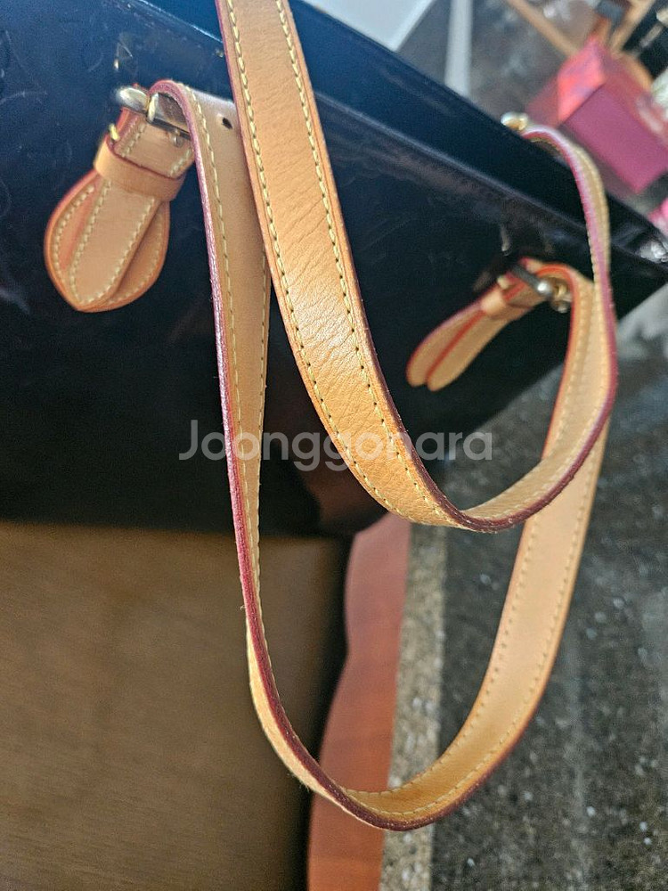 루이비통 유광 가방--2