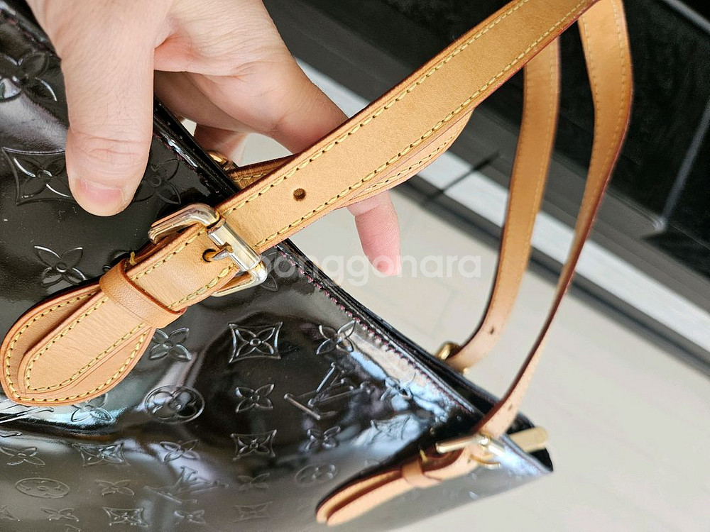 루이비통 유광 가방--1