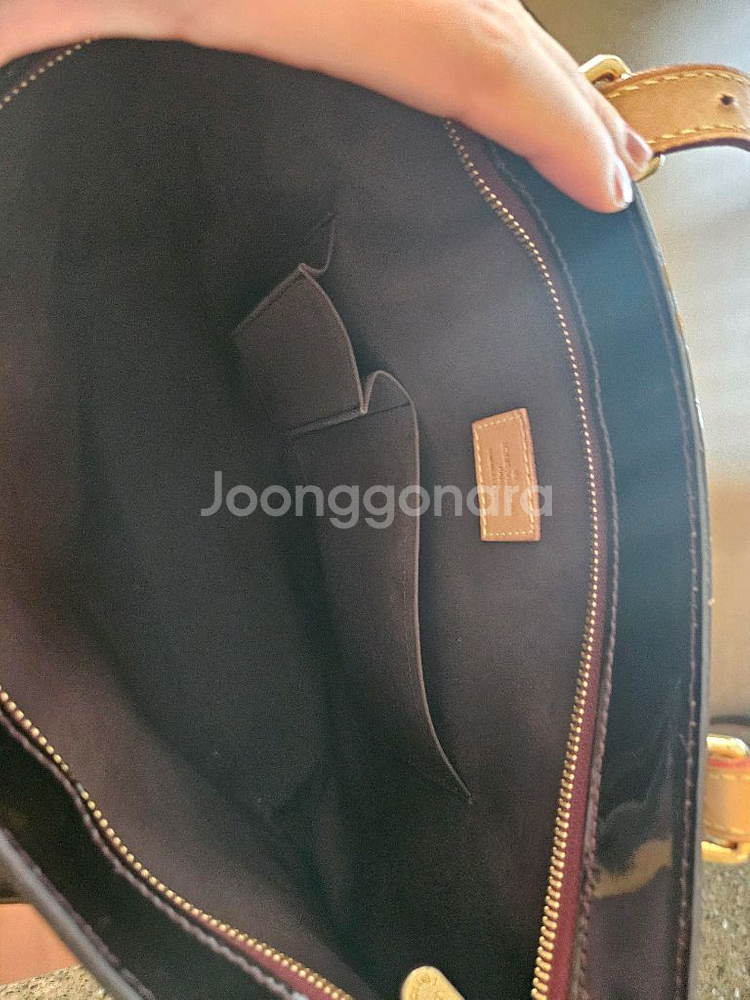 루이비통 유광 가방--6