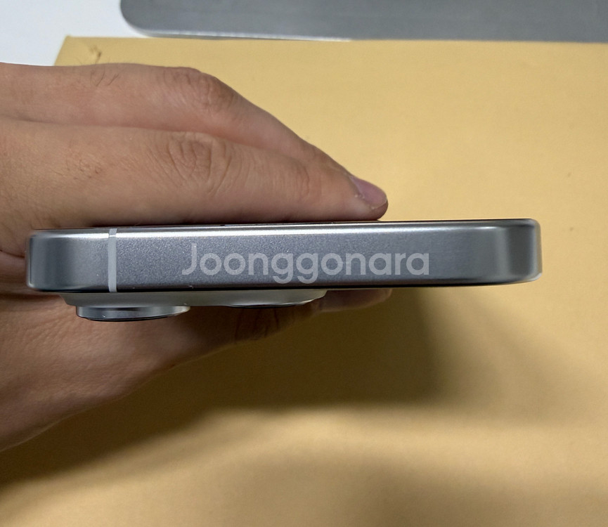 아이폰 16 프로 미국판 무음 256GB 화이트--4