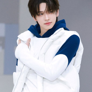 투어스 신유생카 액자