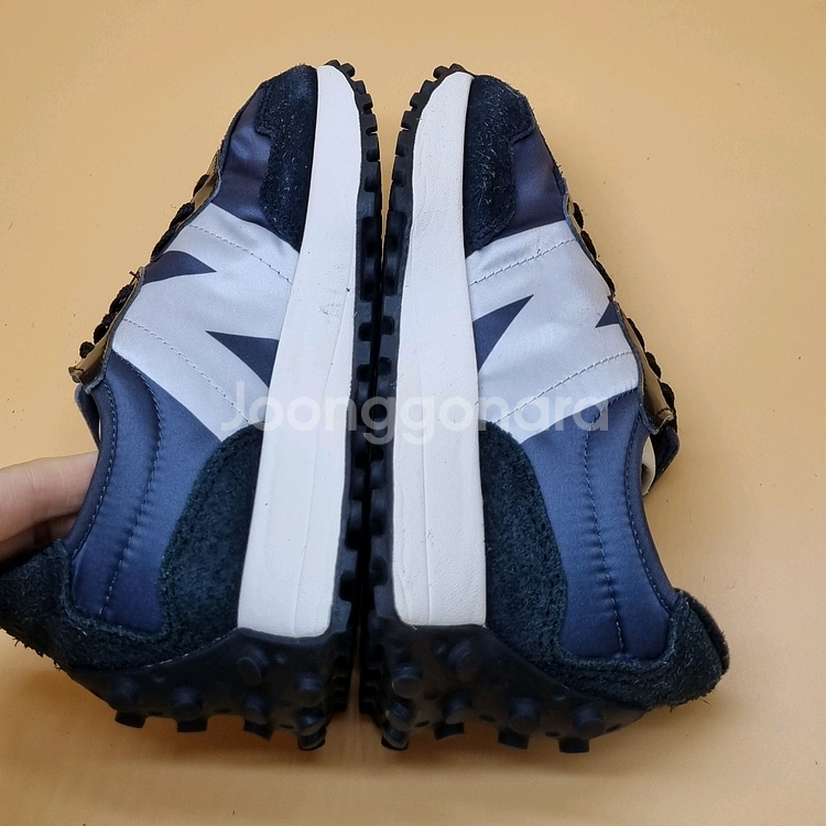 뉴발란스 327 여성운동화230--4