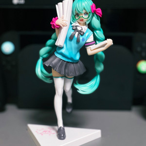 미쿠 경품 피규어 2종 일괄 판매합니다.