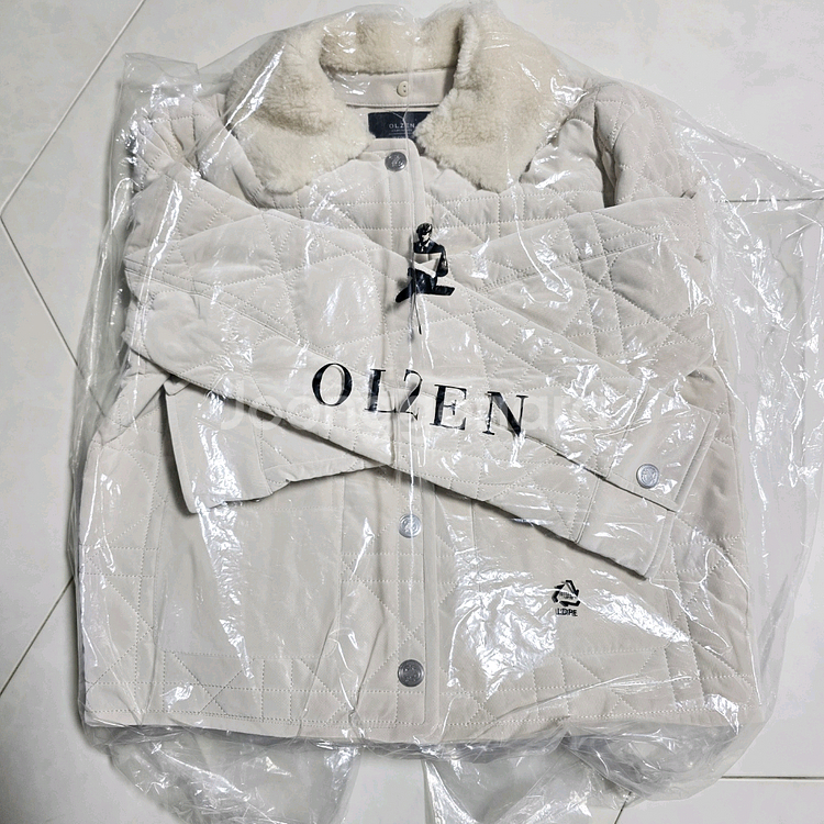 올젠 여성 벨벳 카라 퀄팅 패딩 점퍼 아이보리 M--4