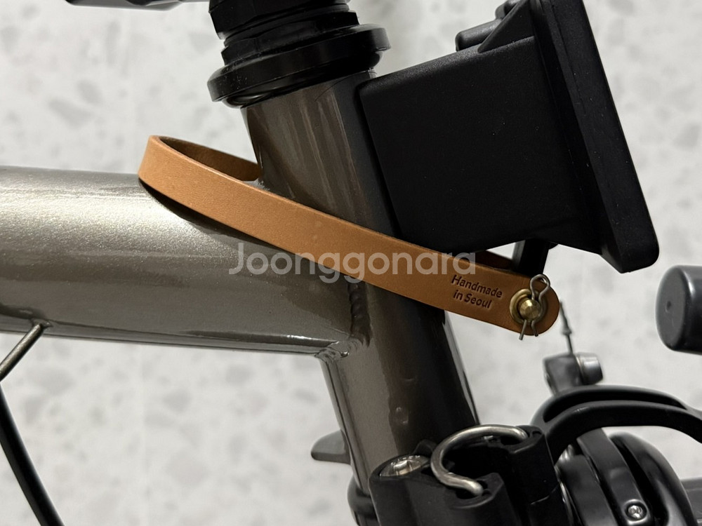 바이크스 시티 25년형 샴페인 그레이 팝니다.--2